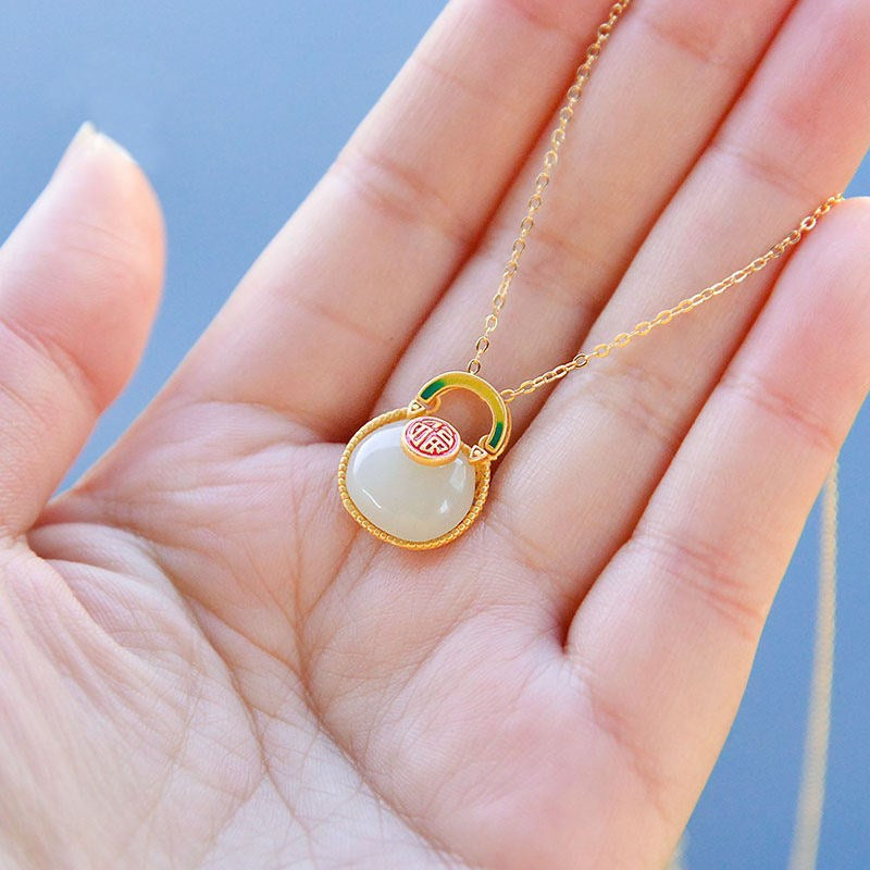 Romantic Gold Necklace for Special Moments