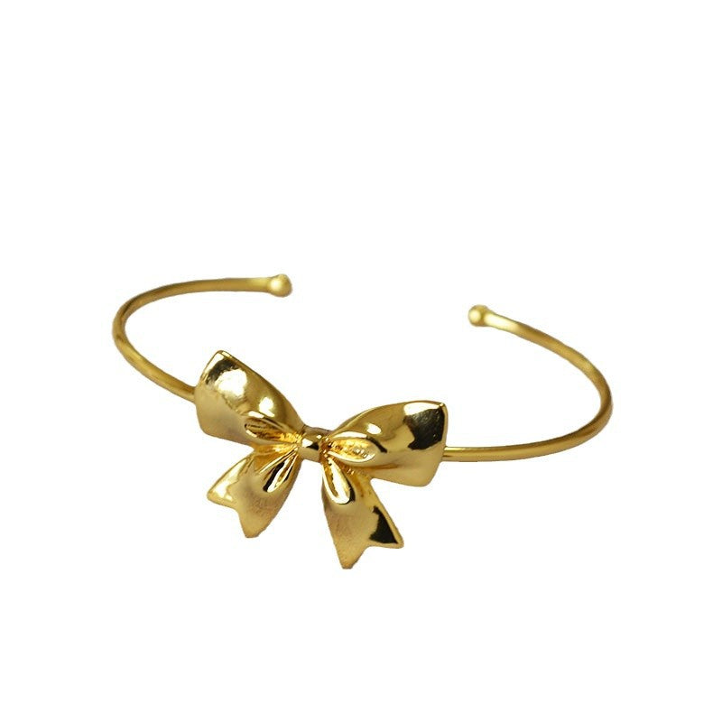 Classic Gold Bracelet with Timeless Appeal