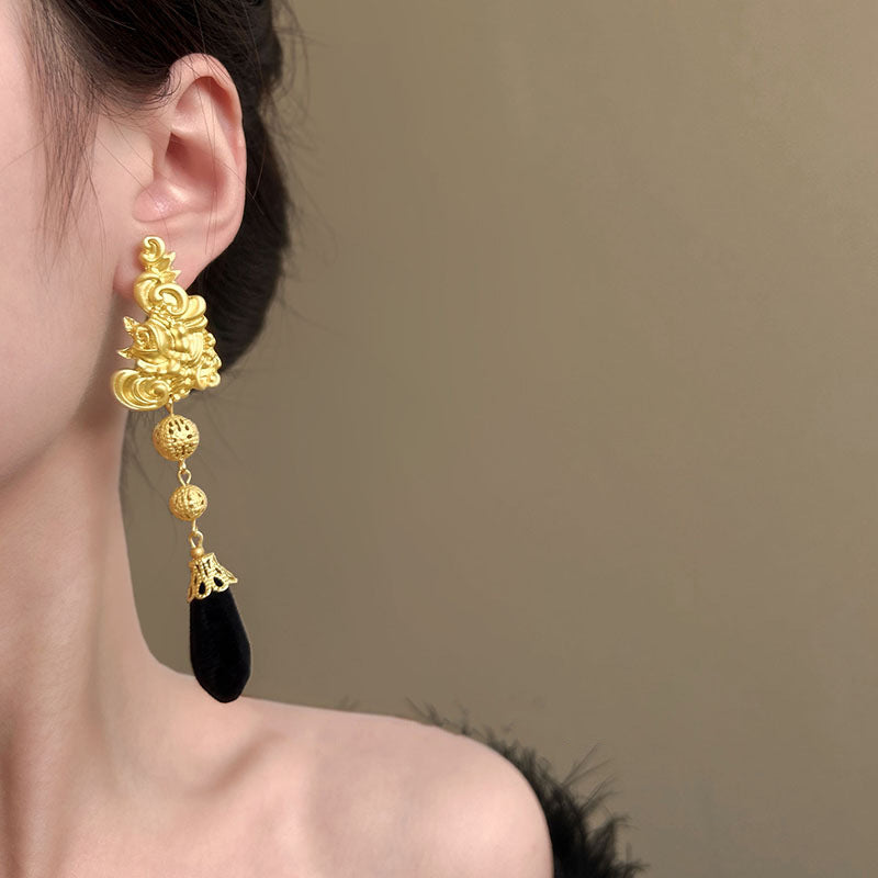 Elegant Gold Earring for Every Occasion