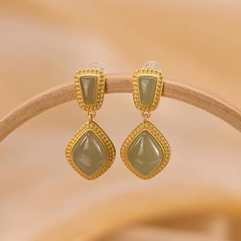 Charming Silver Earring for Any Occasion