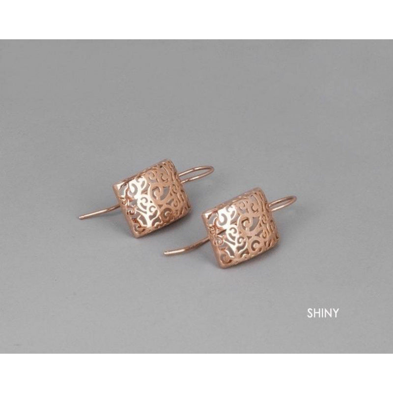 Romantic Gold Earring for Special Moments