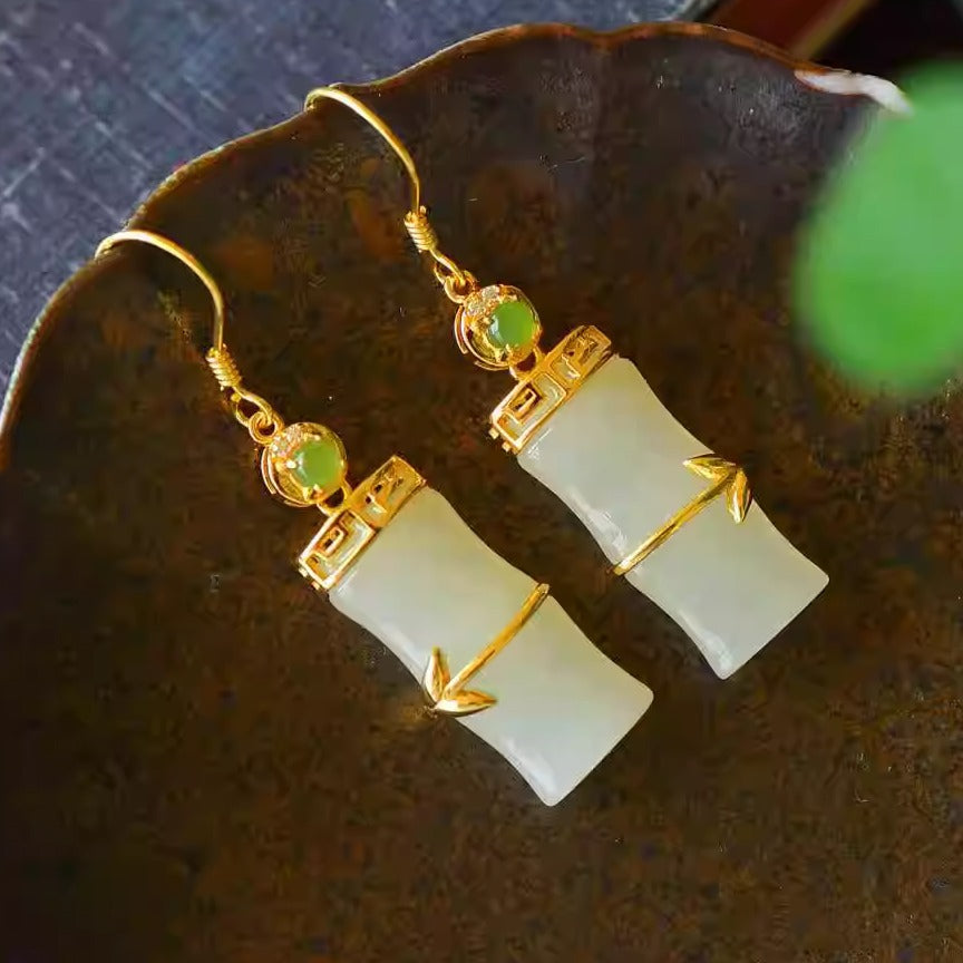 Charming Silver Earring for Any Occasion