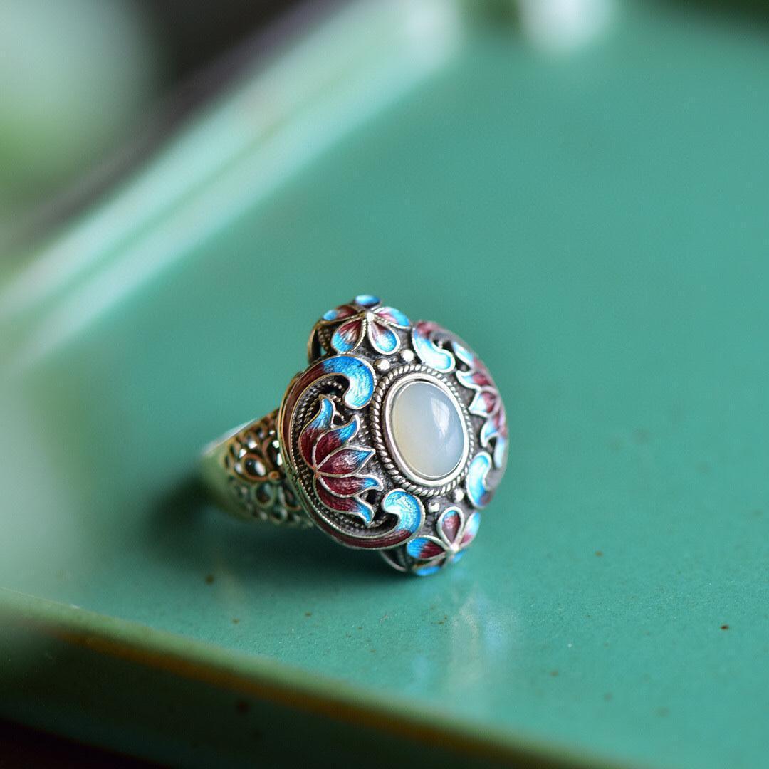 Charming Silver Ring for Any Occasion
