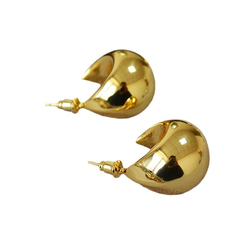 Classic Gold Earring with Timeless Appeal