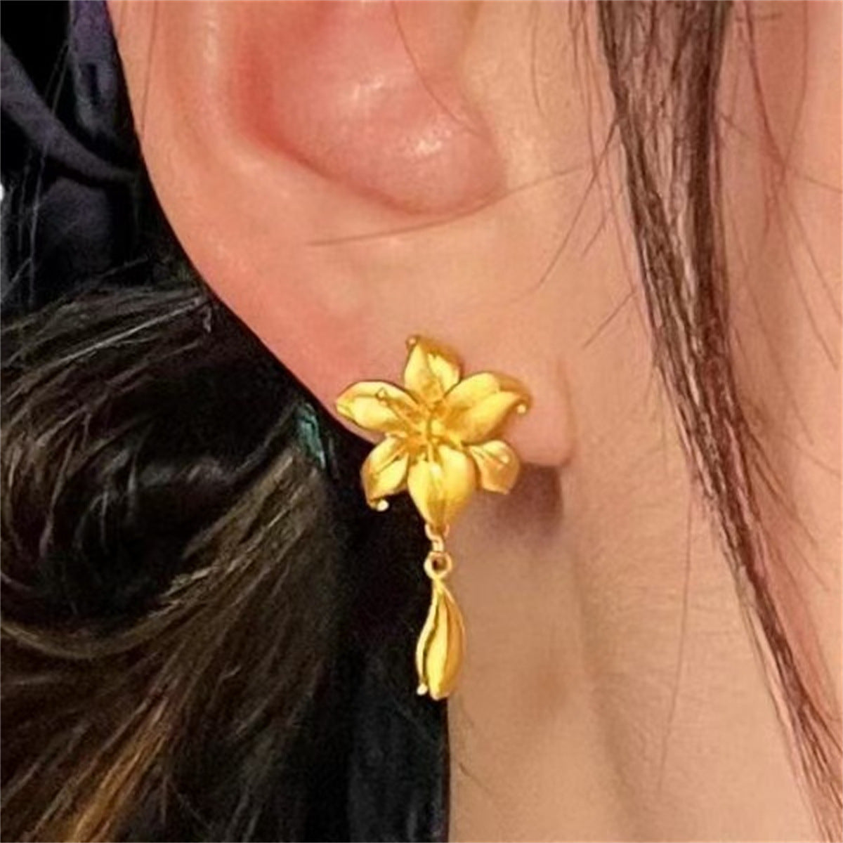 Romantic Gold Earring for Special Moments