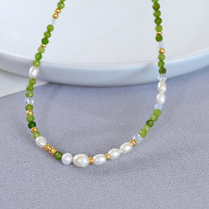 Romantic Pearl Necklace for Special Moments