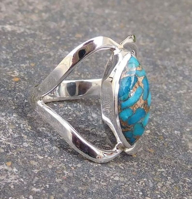 Charming Piece for Any Occasion
