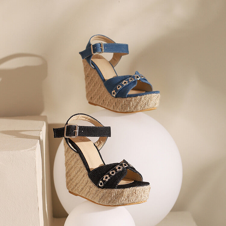 Graceful Orthopedic Sandals for Modern Look