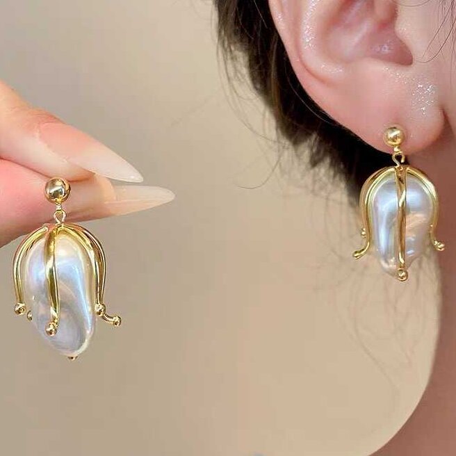 Charming Pearl Earring for Any Occasion