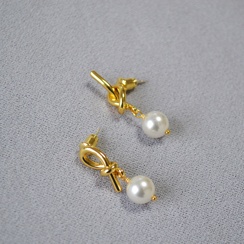 Romantic Gold Earring for Special Moments