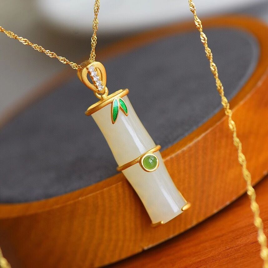 Romantic Silver Necklace for Special Moments