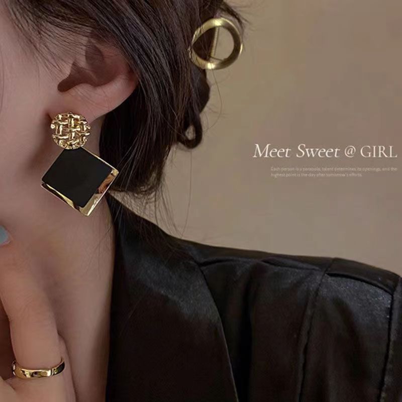 Stunning Earring for Daily Wear