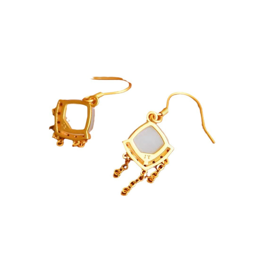 Charming Gold Earring for Any Occasion