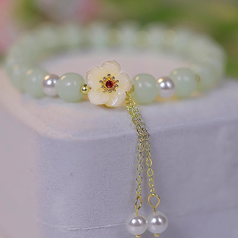 Classic Silver Bracelet with Timeless Appeal