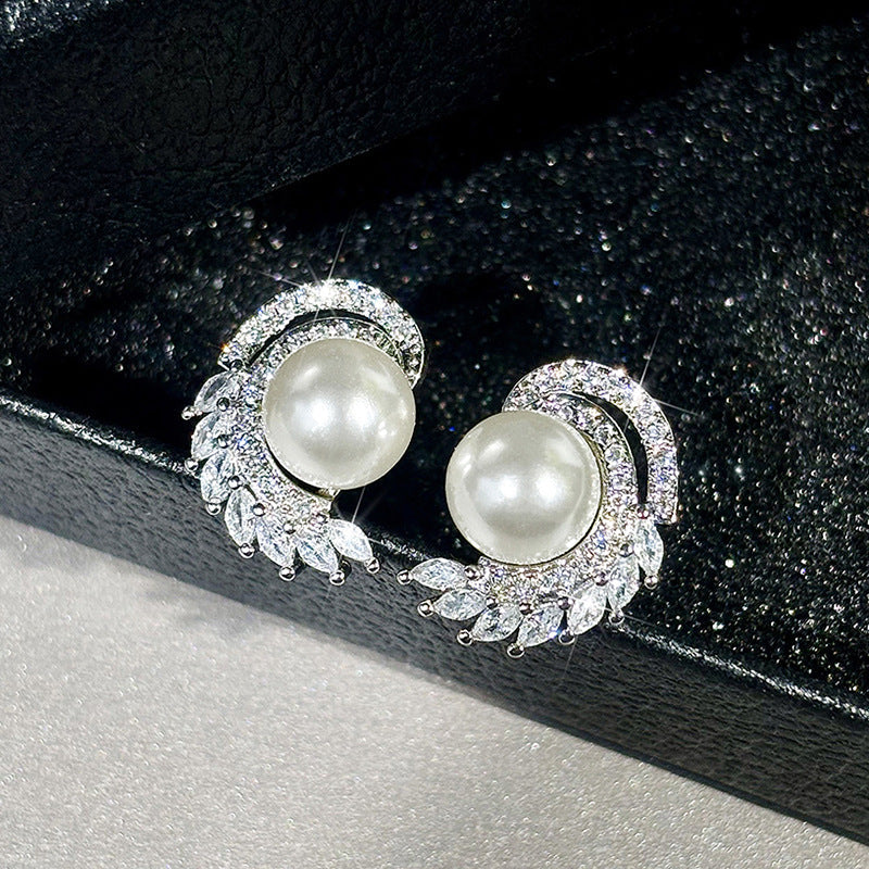 Romantic Pearl Earring for Special Moments