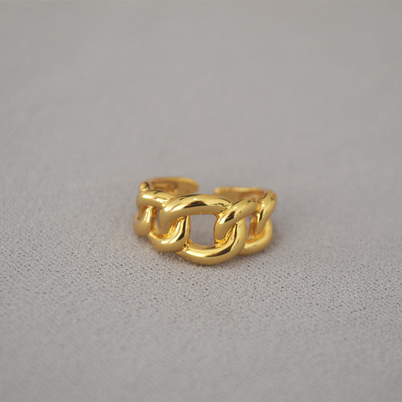 Classic Gold Ring with Timeless Appeal