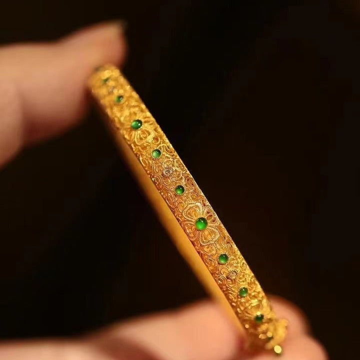 Charming Gold Bracelet for Any Occasion