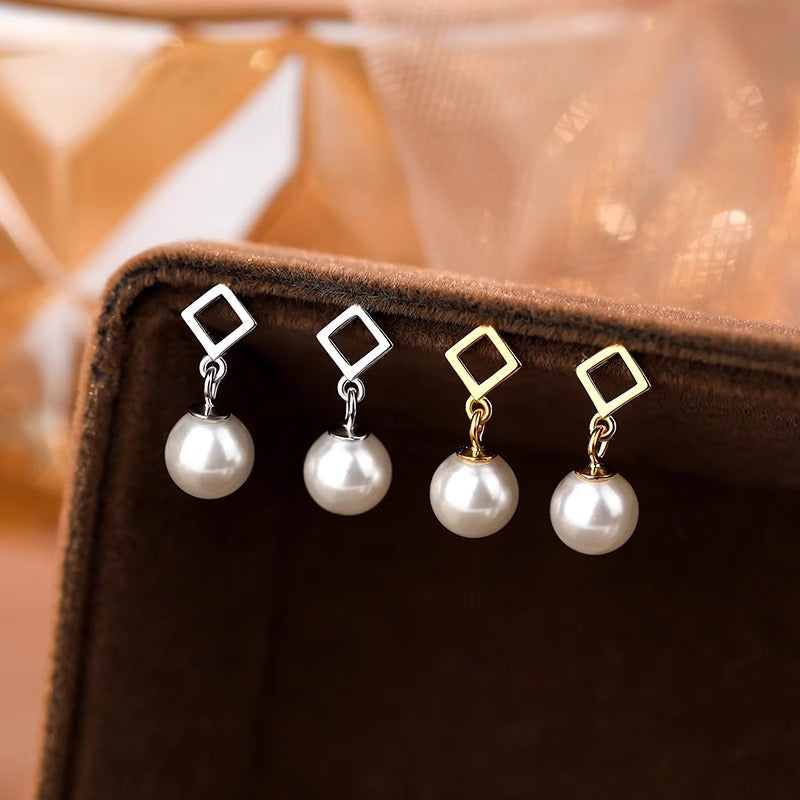 Classic Pearl Earring with Timeless Appeal
