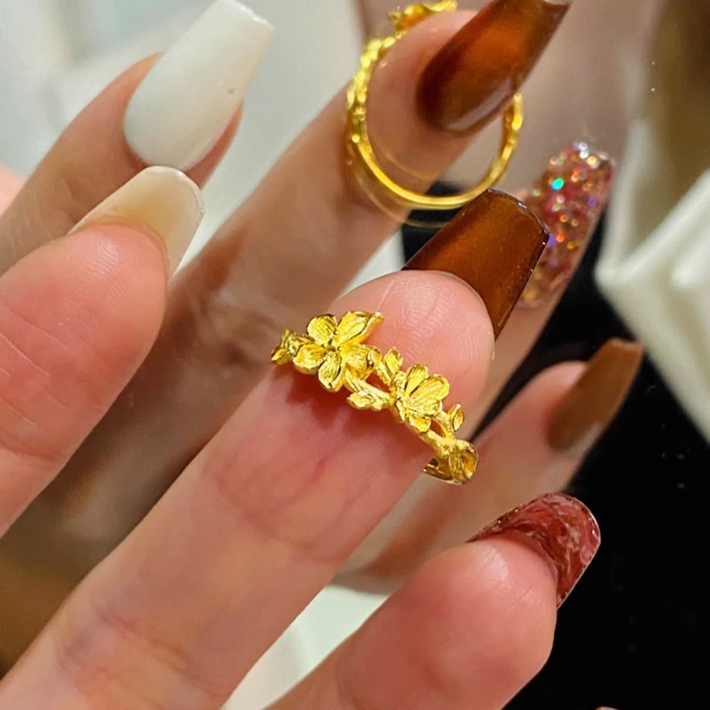 Classic Gold Ring with Timeless Appeal