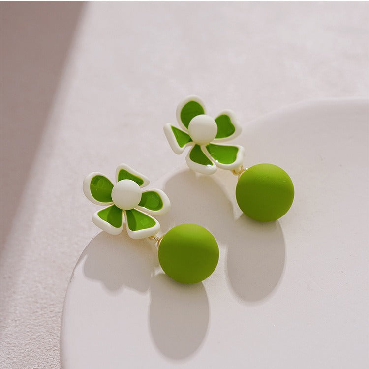 Charming Earring for Any Occasion
