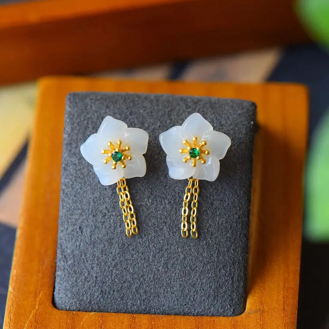 Romantic Silver Earring for Special Moments