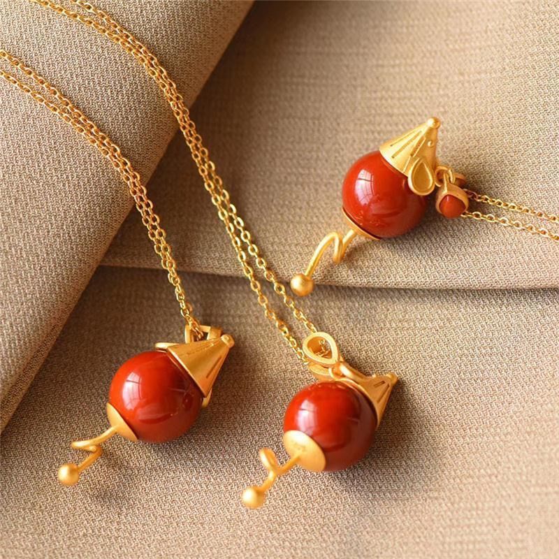 Classic Gold Necklace with Timeless Appeal
