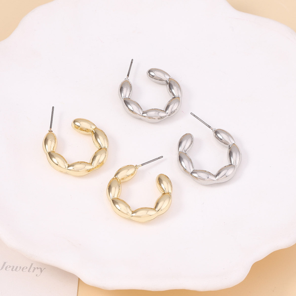 Charming Earring for Any Occasion