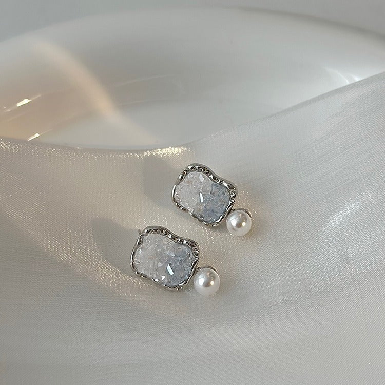 Classic Pearl Earring with Timeless Appeal