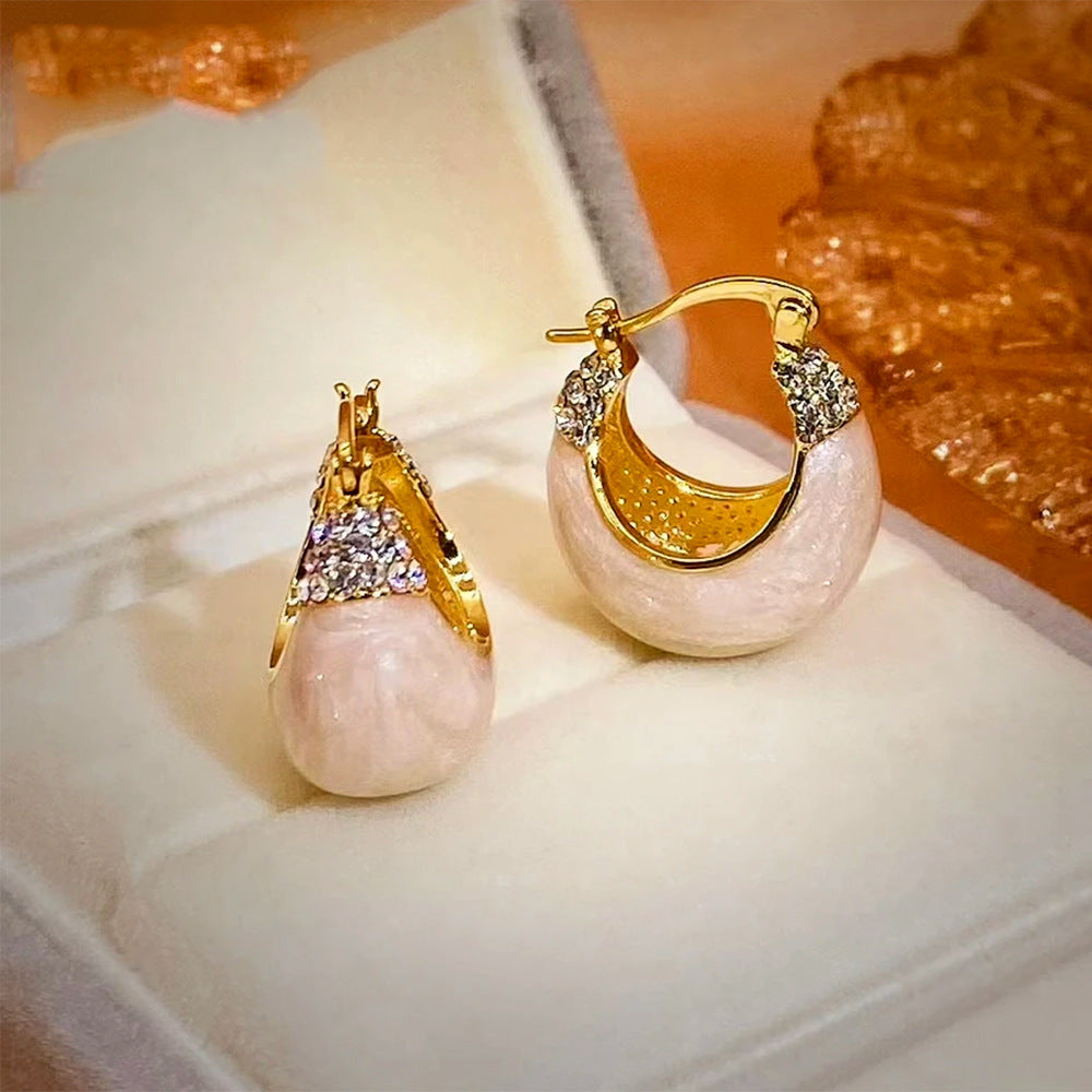 Charming Earring for Any Occasion