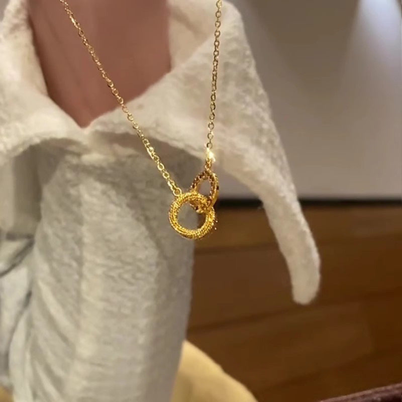 Classic Gold Necklace with Timeless Appeal