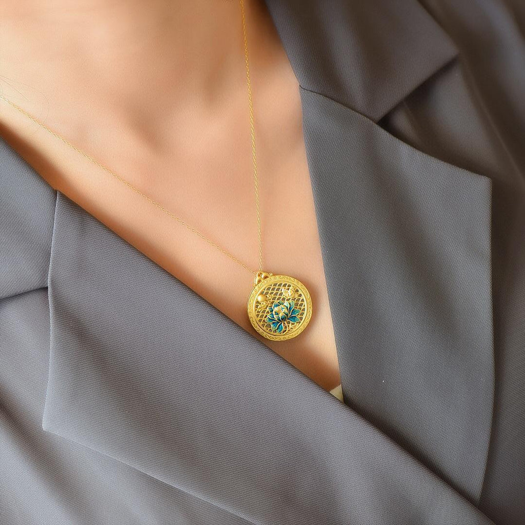Charming Silver Necklace for Any Occasion