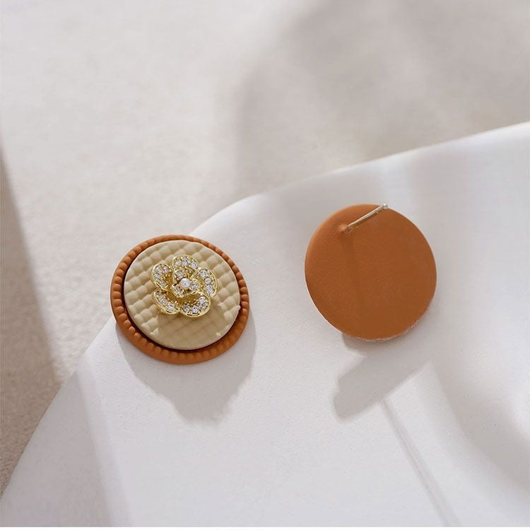 Charming Earring for Any Occasion