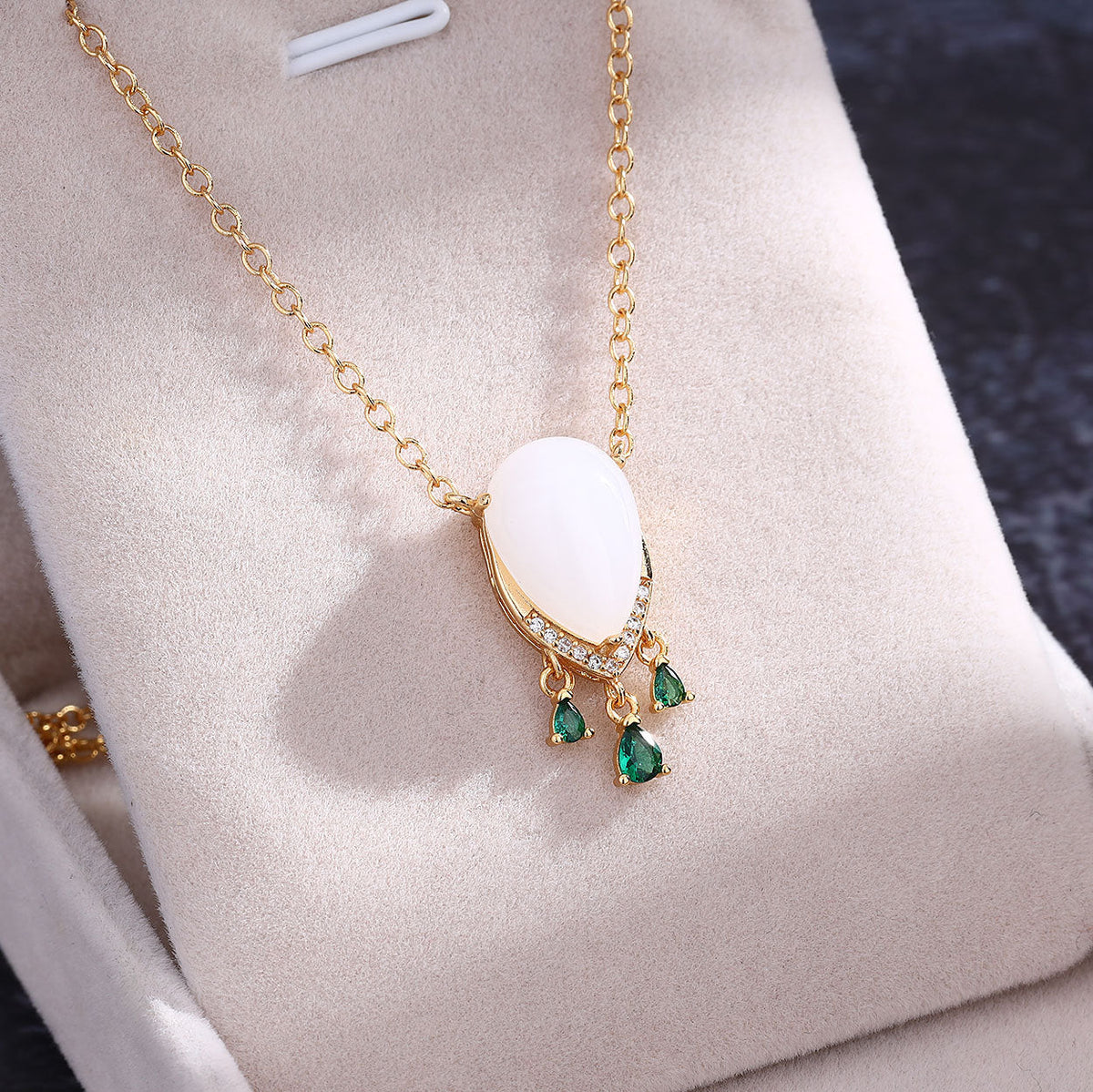 Beautiful Silver Necklace with Unique Style
