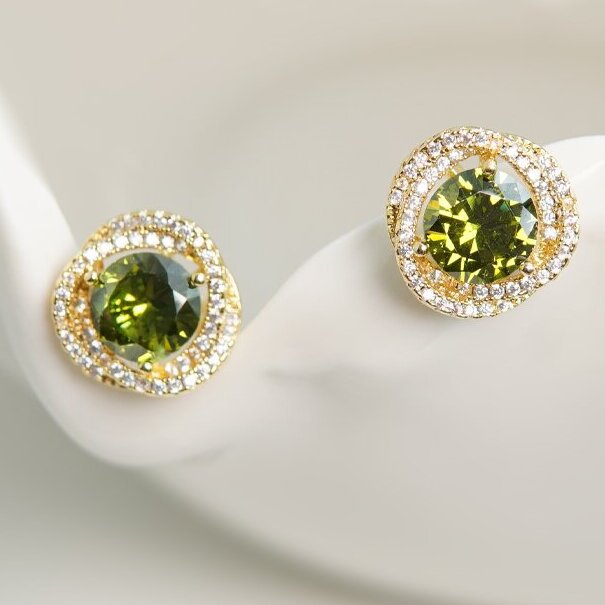 Charming Earring for Any Occasion