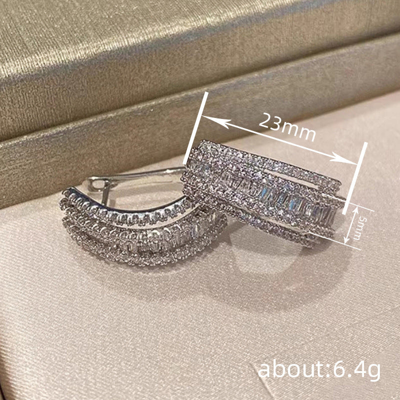 Charming Earring for Any Occasion