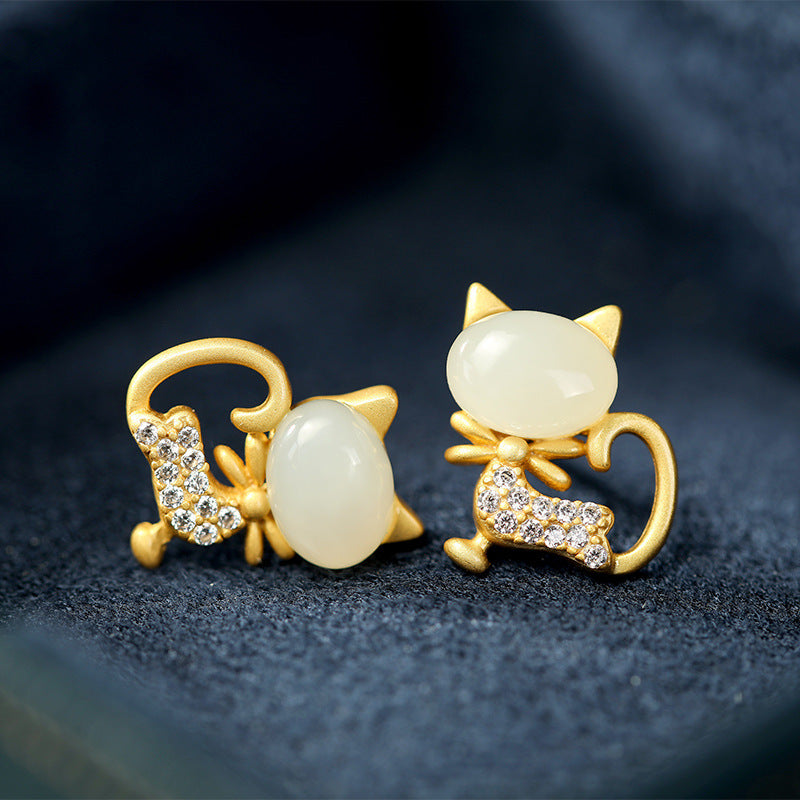 Classic Gold Earring with Timeless Appeal