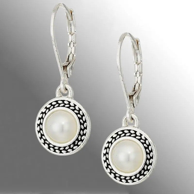 Charming Pearl Earring for Any Occasion