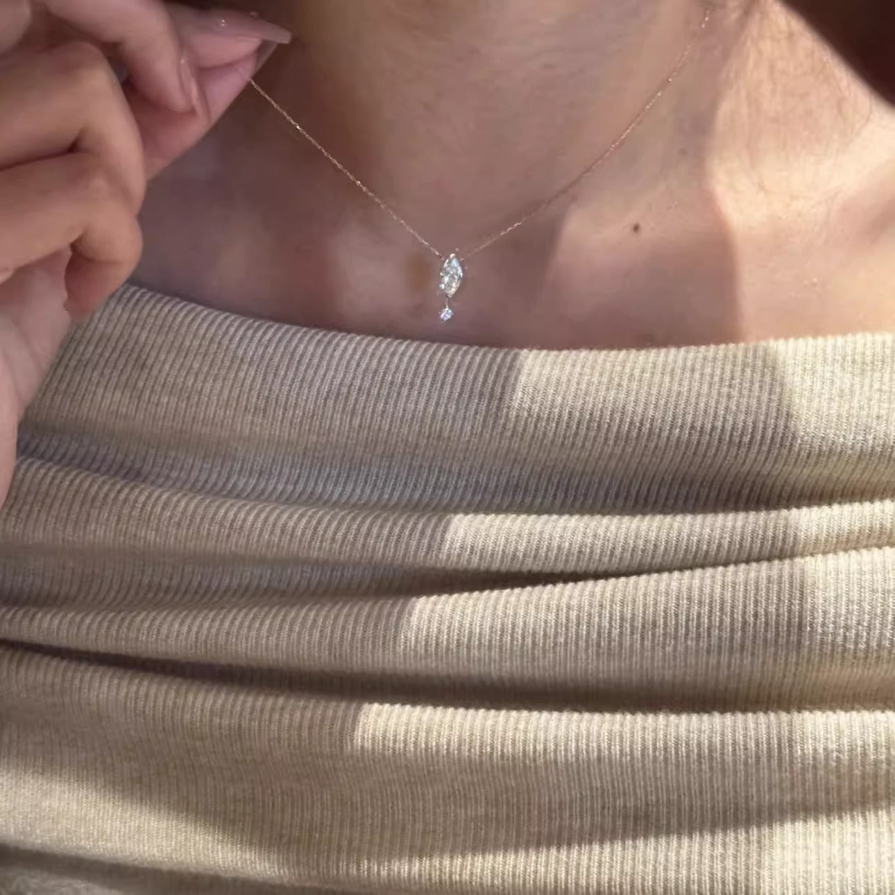 Romantic Gold Necklace for Special Moments