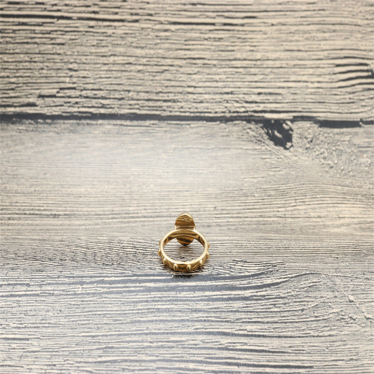 Classic Gold Ring with Timeless Appeal