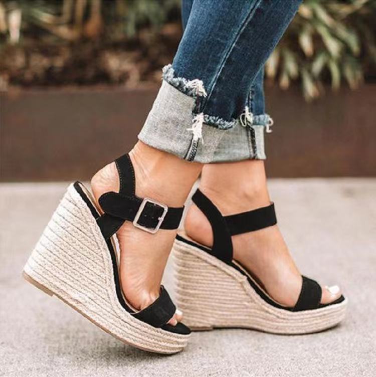 Chic Orthopedic Sandals with Unique Design