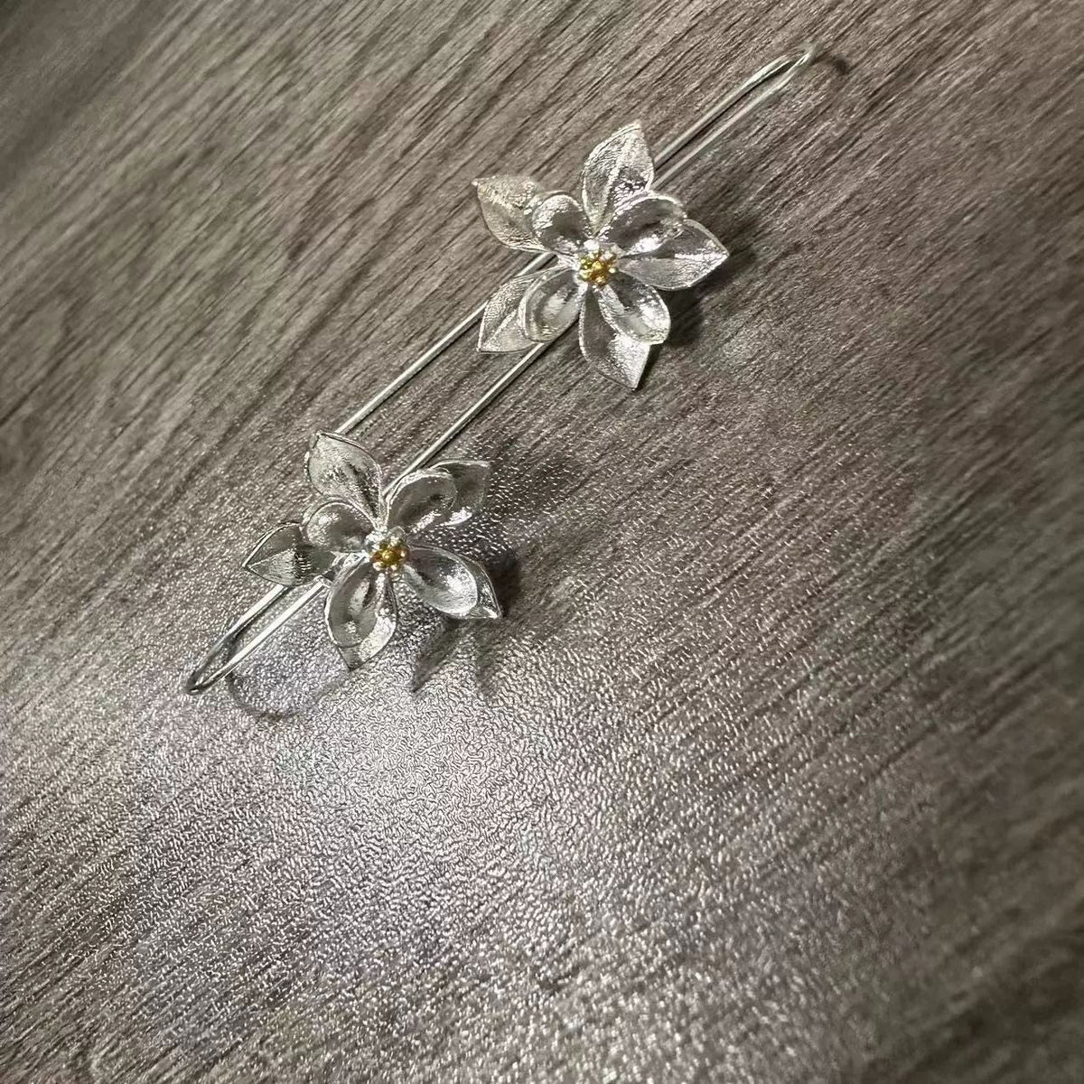 Charming Silver Earring for Any Occasion