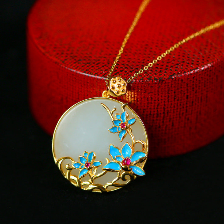 Classic Silver Necklace with Timeless Appeal