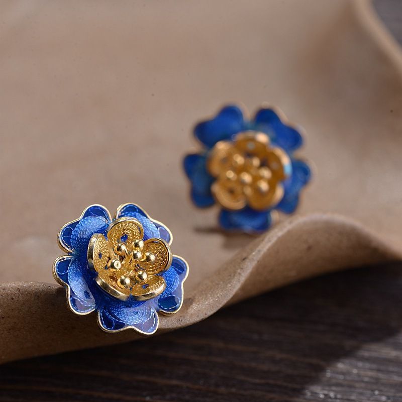 Elegant Silver Earring for Every Occasion