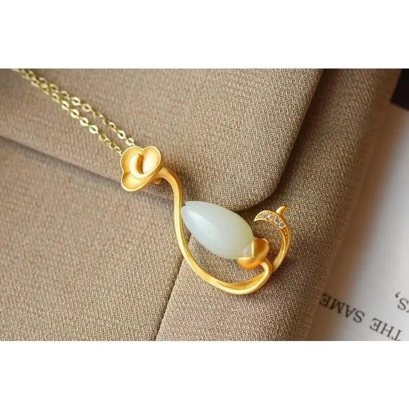 Classic Silver Necklace with Timeless Appeal