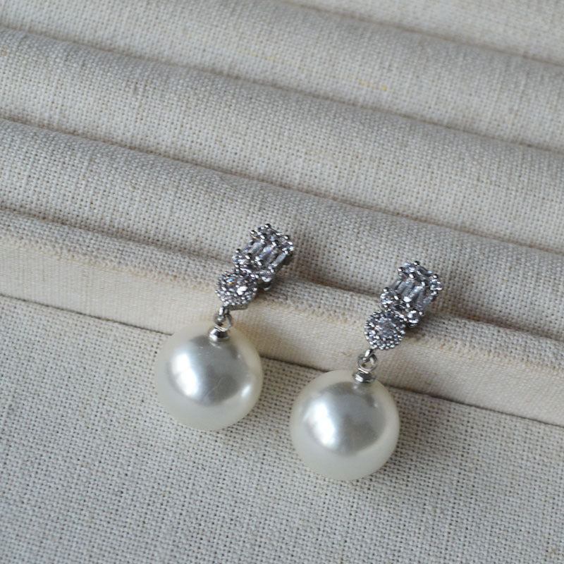 Beautiful Silver Earring with Unique Style