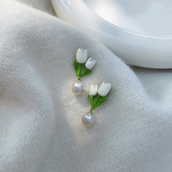 Stunning Pearl Earring for Daily Wear