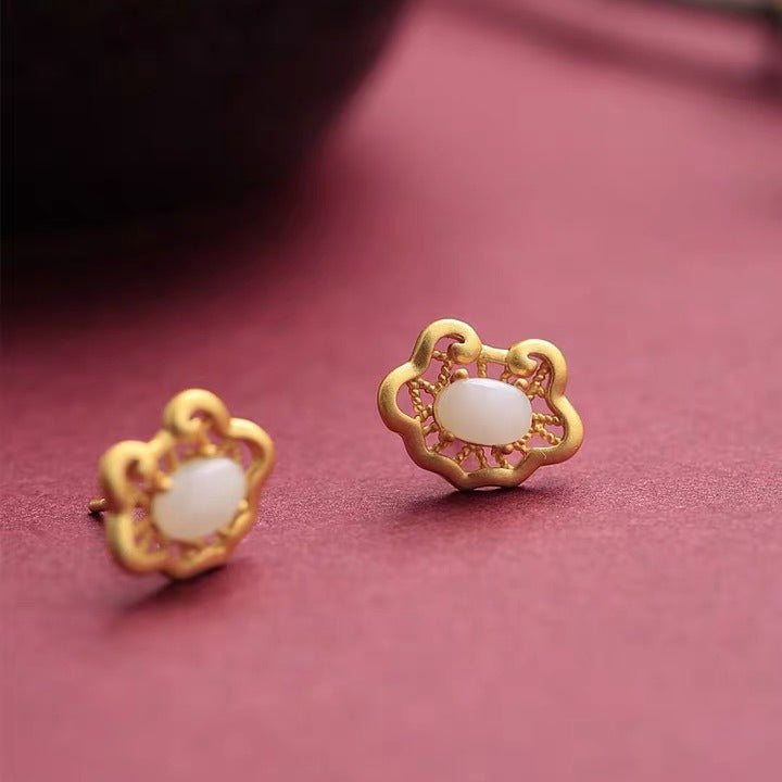 Romantic Silver Earring for Special Moments