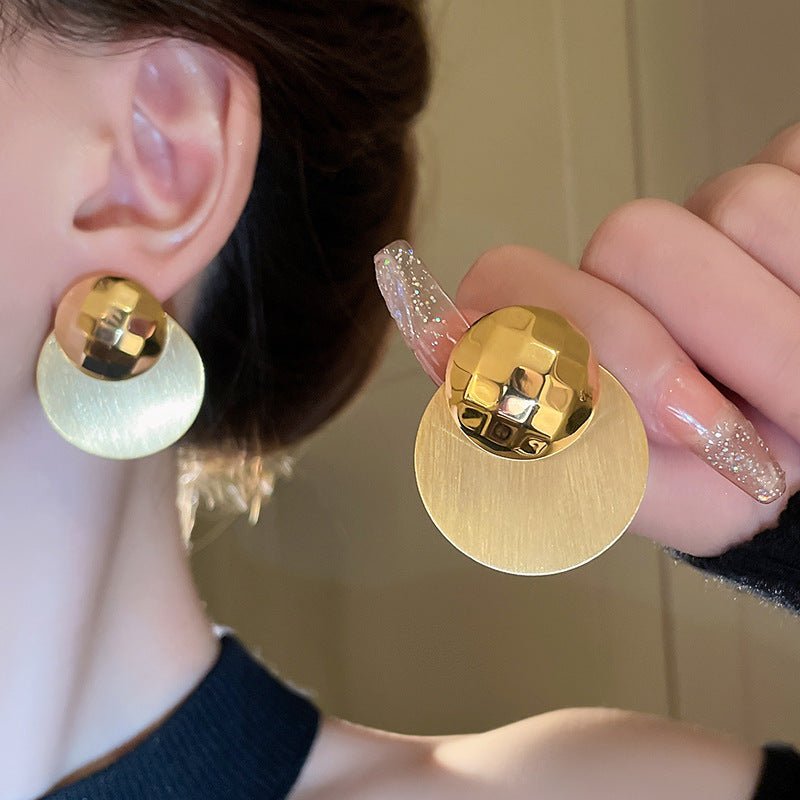 Elegant Gold Earring for Every Occasion