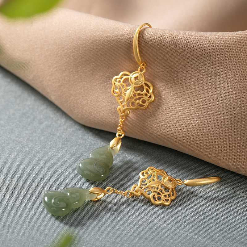 Classic Gold Earring with Timeless Appeal
