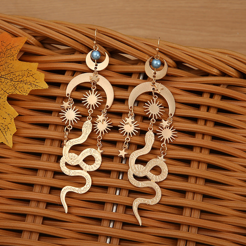 Classic Gold Earring with Timeless Appeal